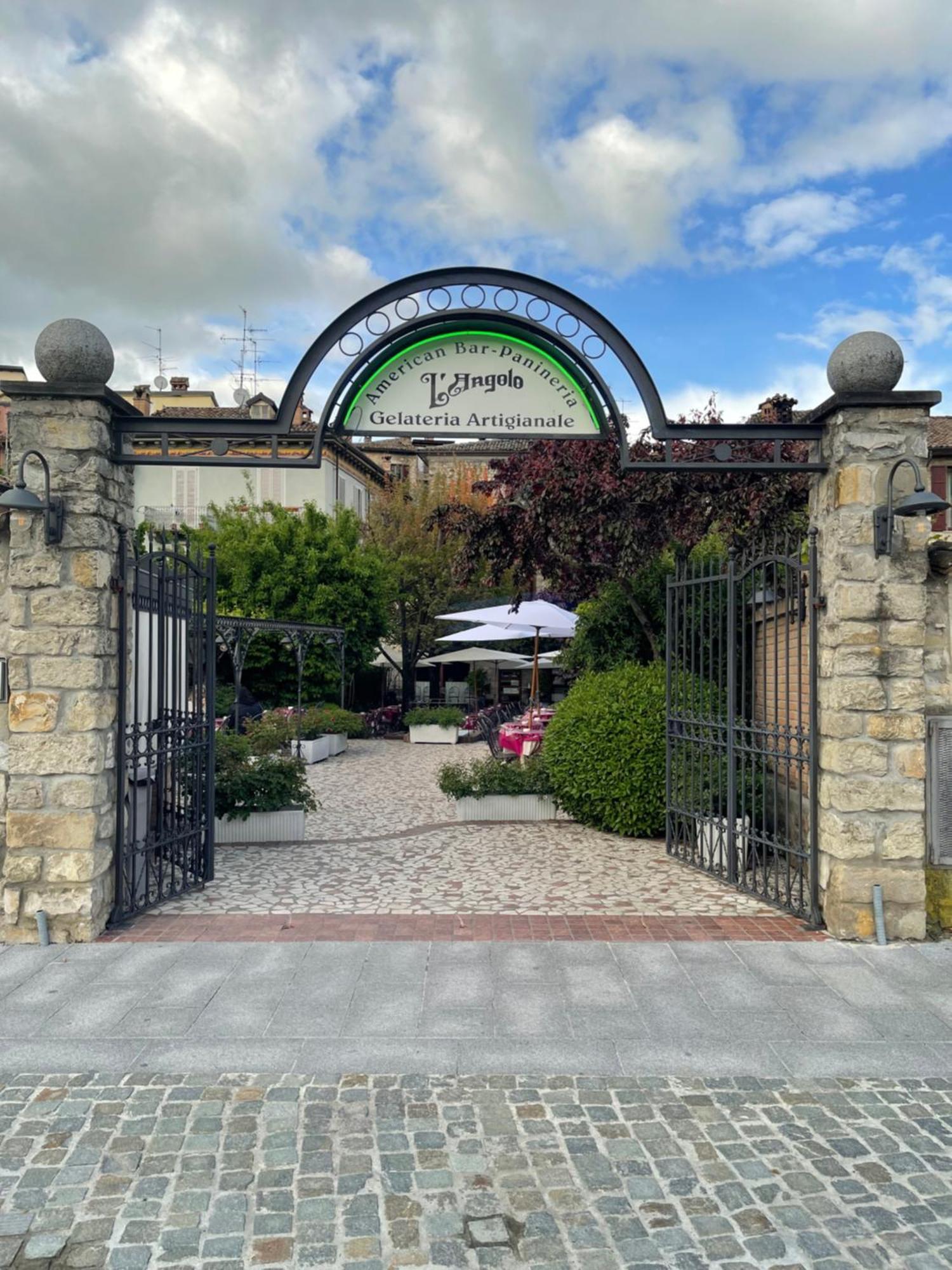 La Quintessenza Del Borgo Bed & Breakfast Varzi Exterior photo