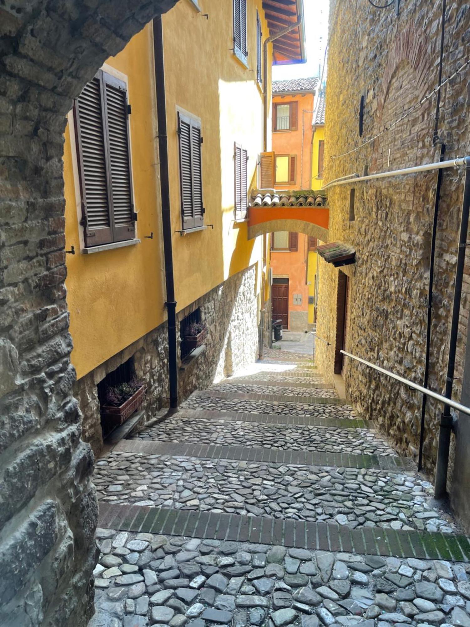 La Quintessenza Del Borgo Bed & Breakfast Varzi Exterior photo